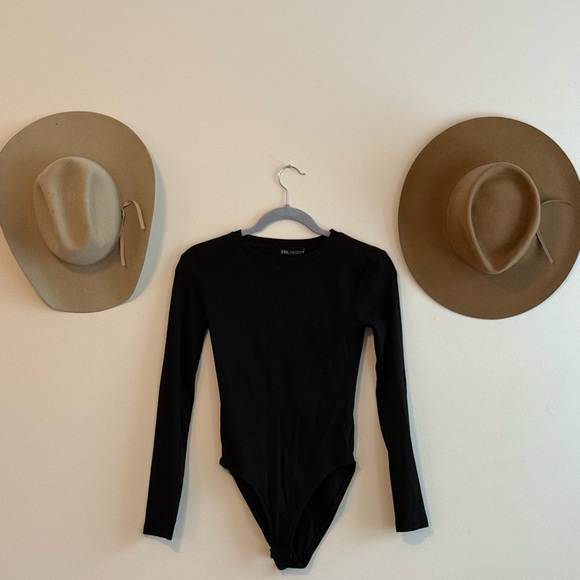 Zara Ribbed Long Sleeve Bodysuit - Picture 1 of 4